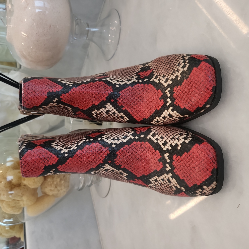 NWOT Snakeskin Booties